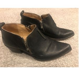 Frye Sacha Moto Shootie boots 7.5